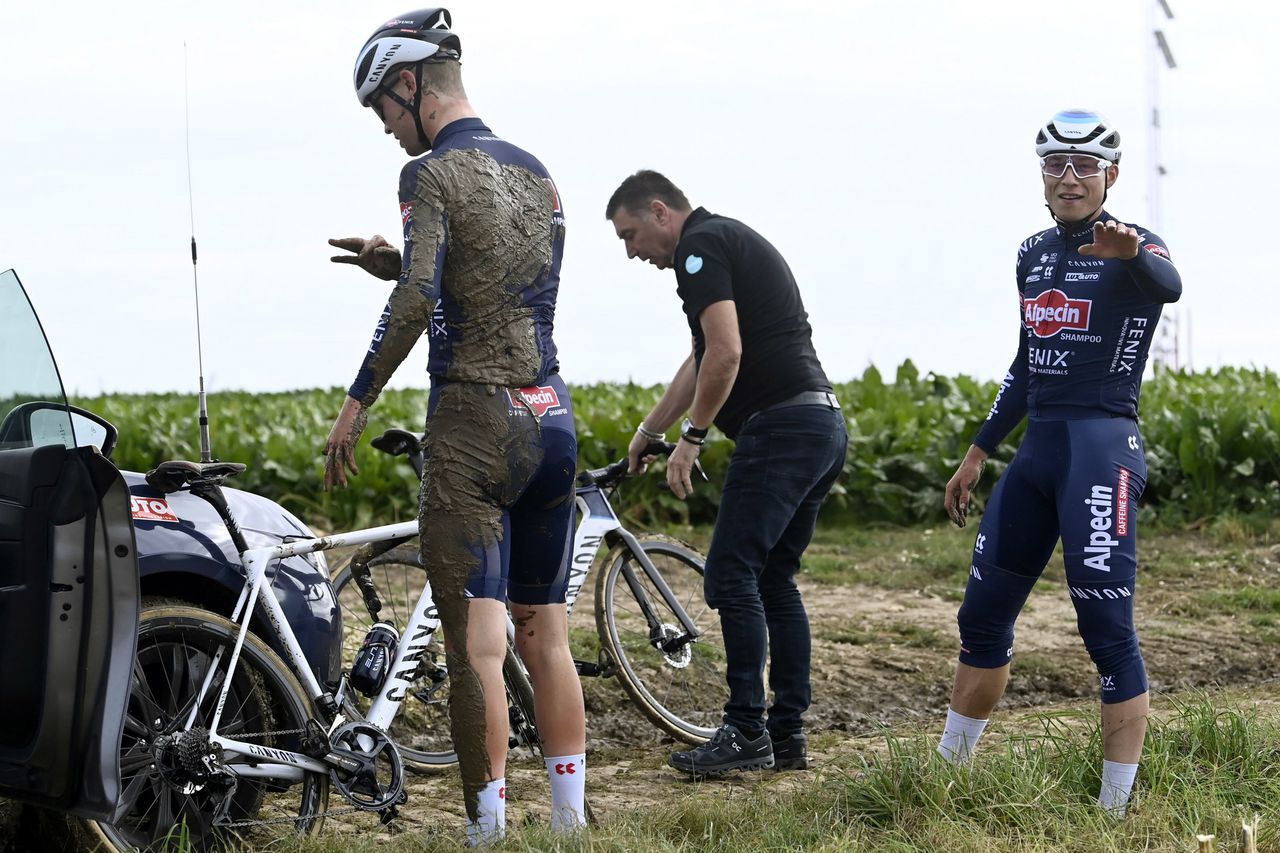 Paris Roubaix 2021 - 118th Edition - Thursday Training - 30/09/2021 - Crash of Senne Leysen (BEL - Alpecin-Fenix) - photo Nico Vereecken/PN/BettiniPhoto&Acirc;&copy;2021