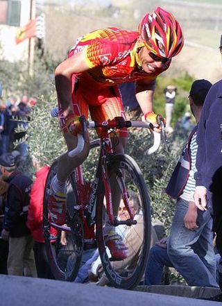 Eventual stage winner Joaquím Rodríguez (Caisse d'Epargne) sees red (he is the Spanish Champion).