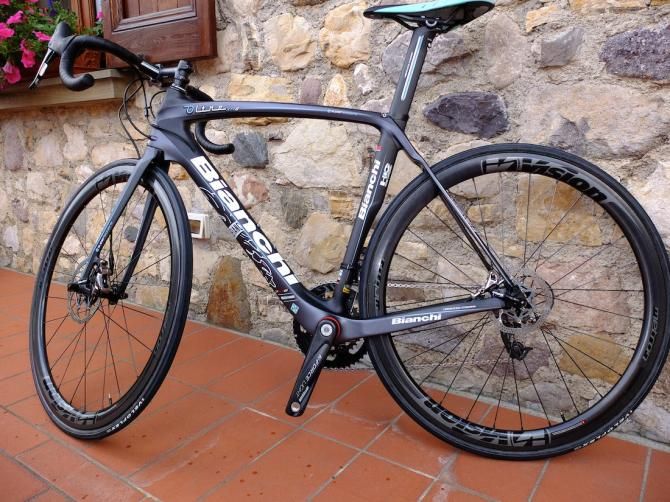 The Oltre XR2 Disc has been reengineered to cope with the stresses of disc brakes