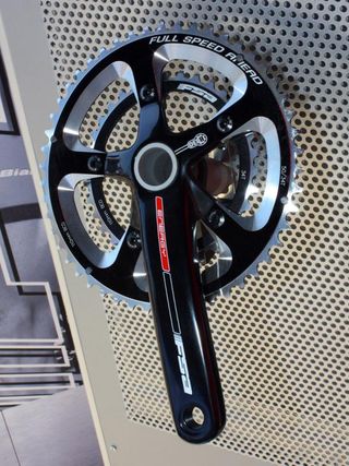 FSA's latest addition to its range of BB30 cranksets is the Energy BB30. Hollow-forged aluminum arms bring the total weight down to just 765g complete.