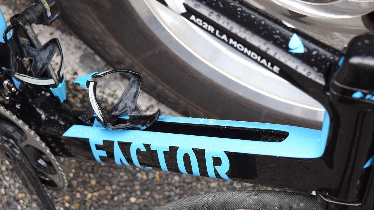 The Factor ONE also has a split down tube design to improve aerodynamics