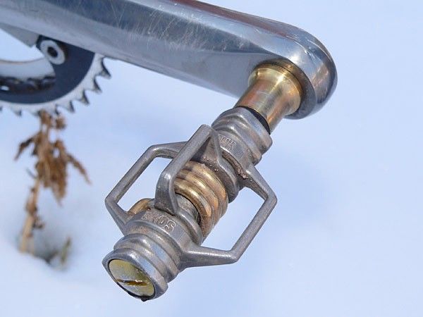 USGP title sponsor Crank Brothers supplies Barnholt with its Egg Beater Triple Ti pedals,
