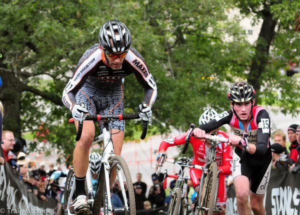 Geoff Kabush (Team Maxxis) riding while Zach MacDonald (Rapha Focus) runs