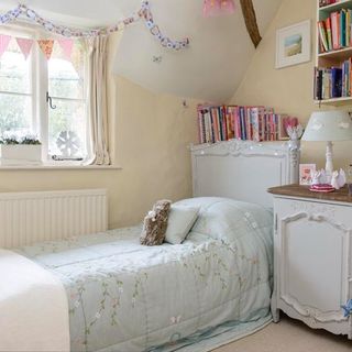 house tours charming christmassy cottage in hampshire child’s bedroom