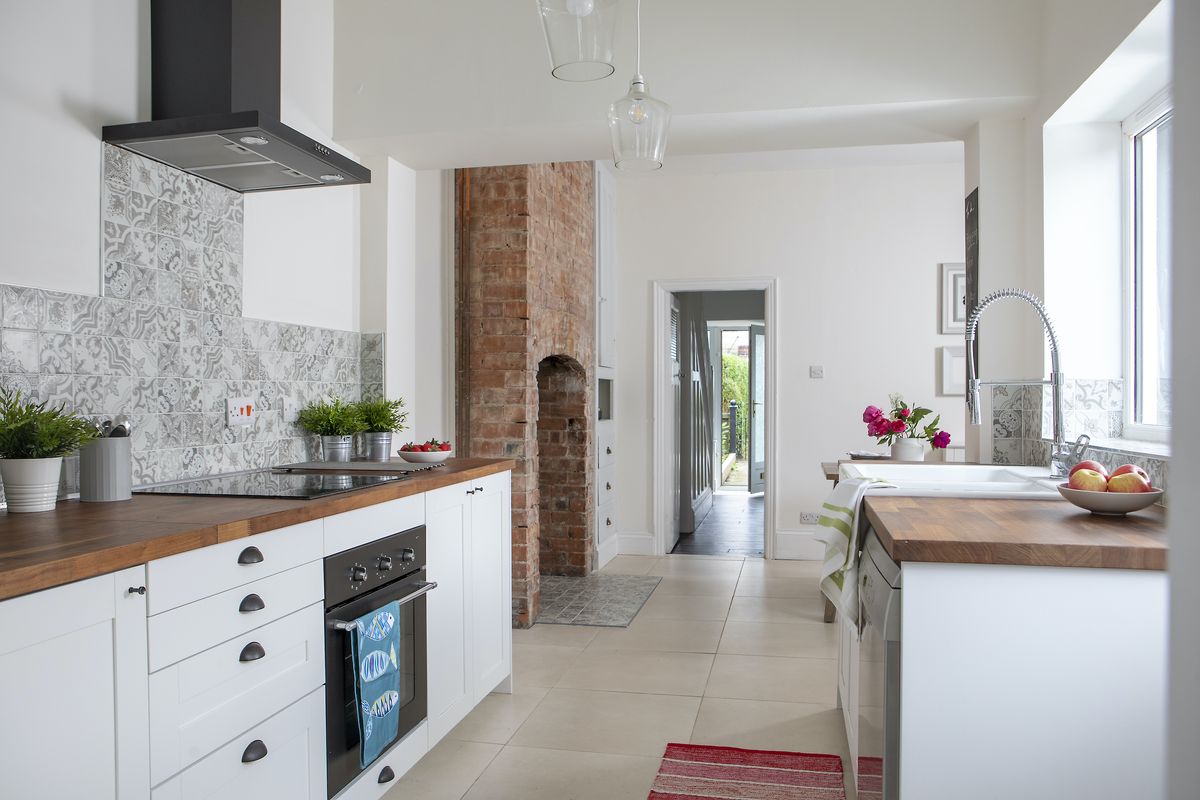 10 Kitchen Makeovers on a Budget | Homebuilding
