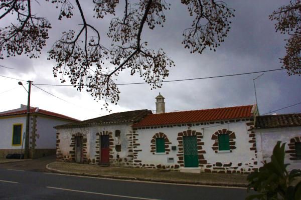 A typical Algarvian house in Ameixial.