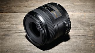 Nikon AF-S DX 40mm f/2.8 Micro lens