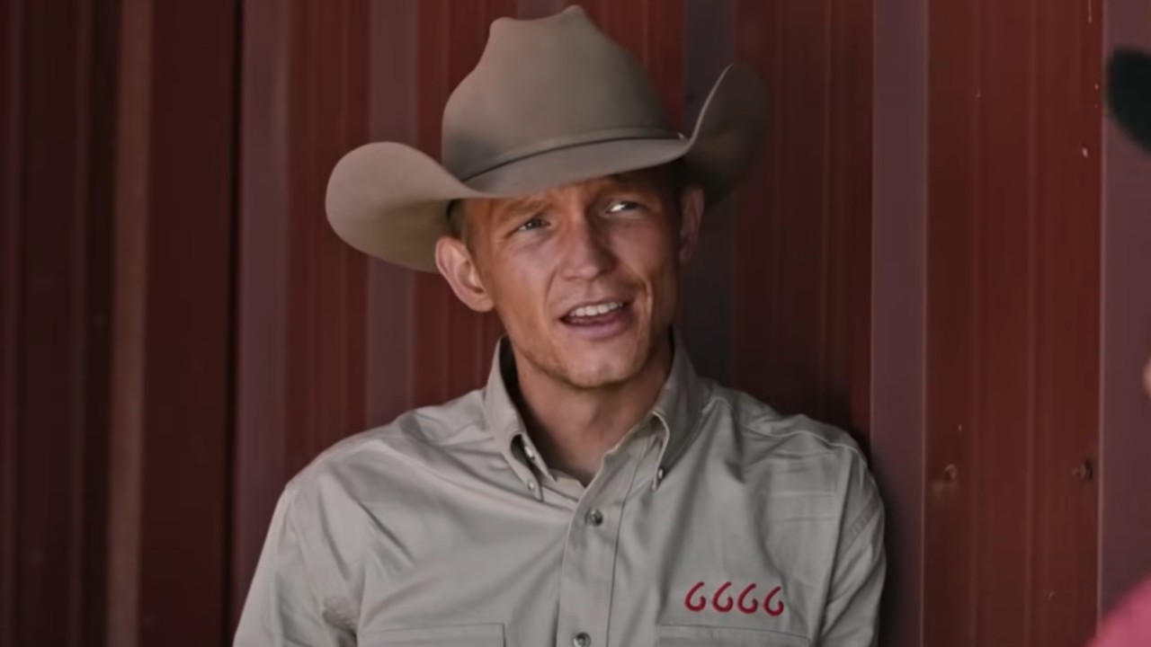 Jefferson White wearing a cowboy hat in Yellowstone.