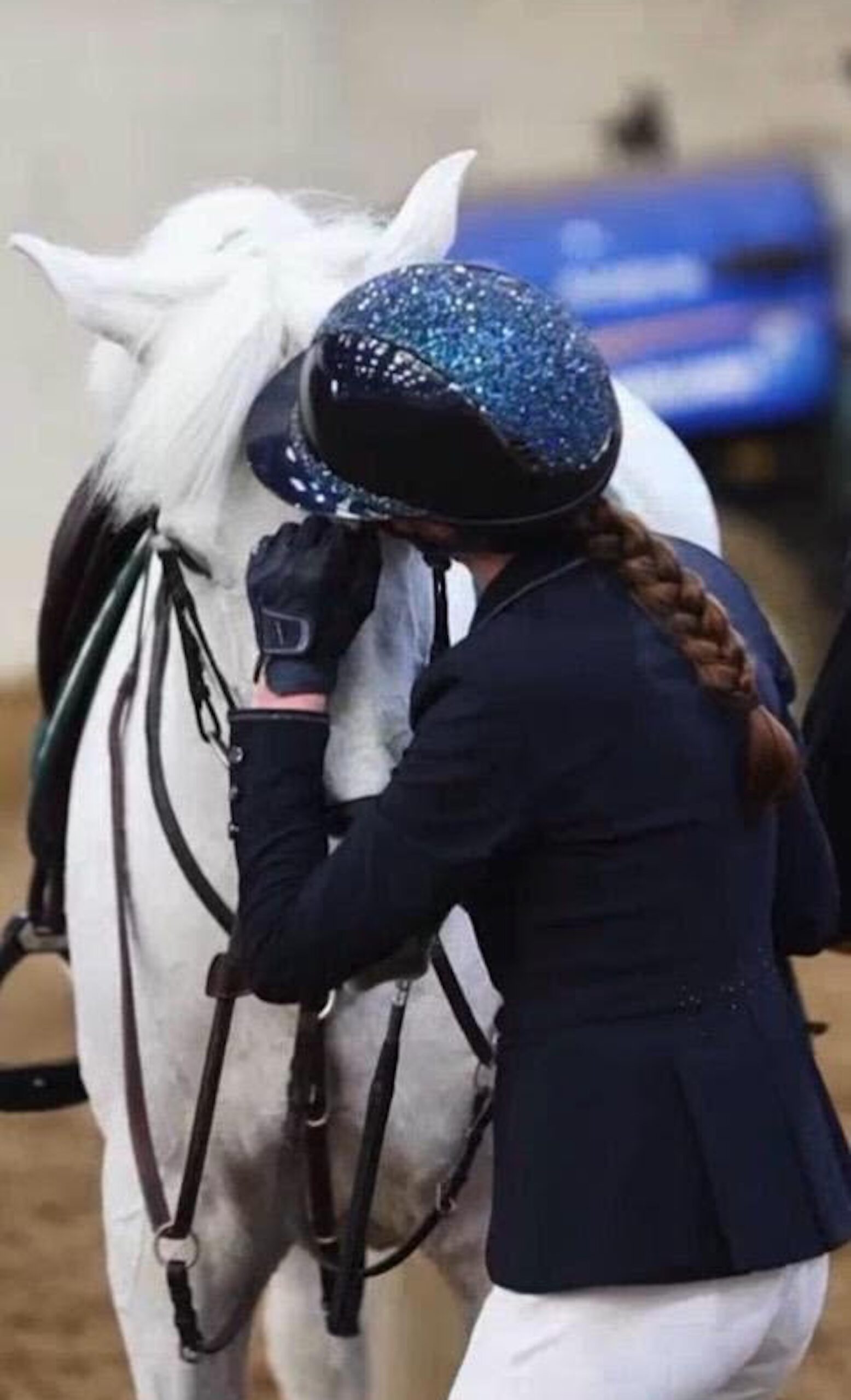 Estelle Purdham cuddles Vaughann de Vuzit at a show