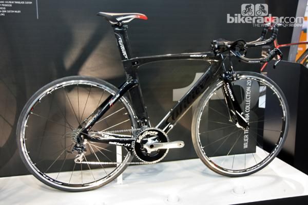 Wilier Triestina's standard Blade time trial/triathlon bike borrows some elements from the TwinBlade flagship but with a more conventional fork and less radical shaping.