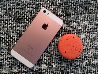 The iPhone SE is almost as small as a cookie!