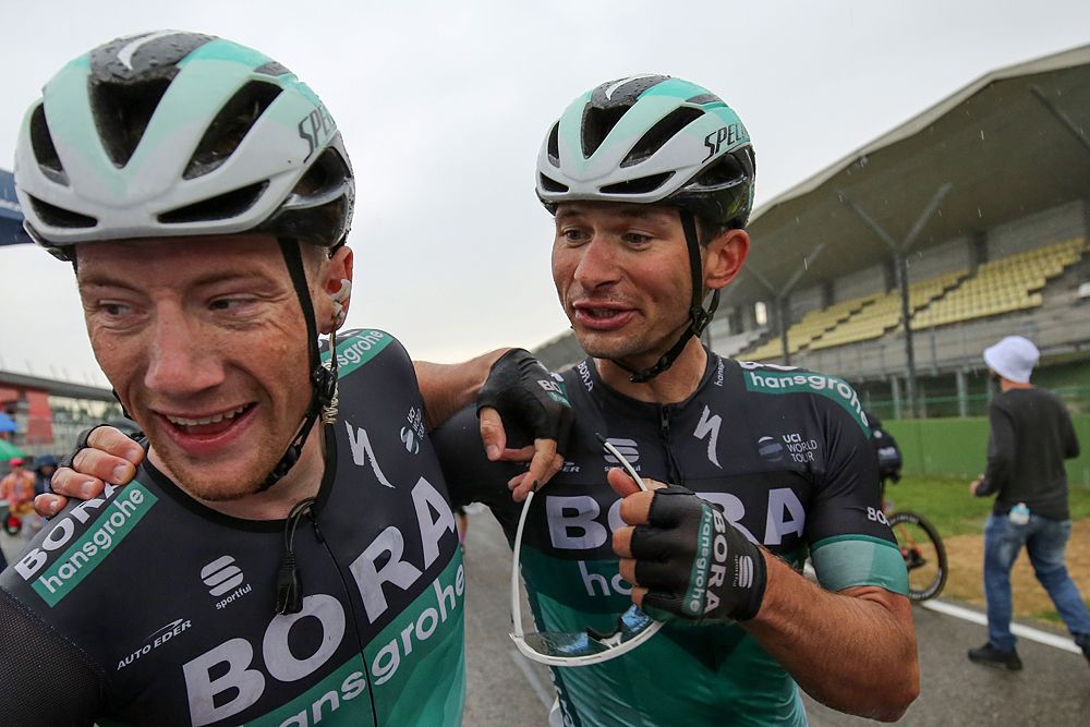 Sam Bennett celebrates his stage 12 victory at the Giro d'Italia