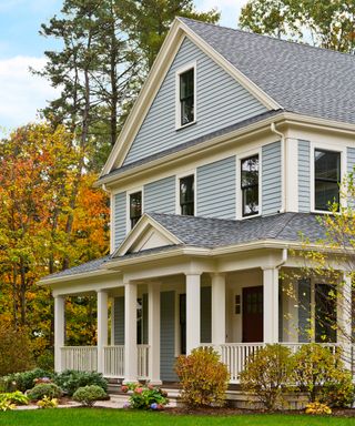 Classic-style American home on a wooded lot in Concord, Massachusetts
