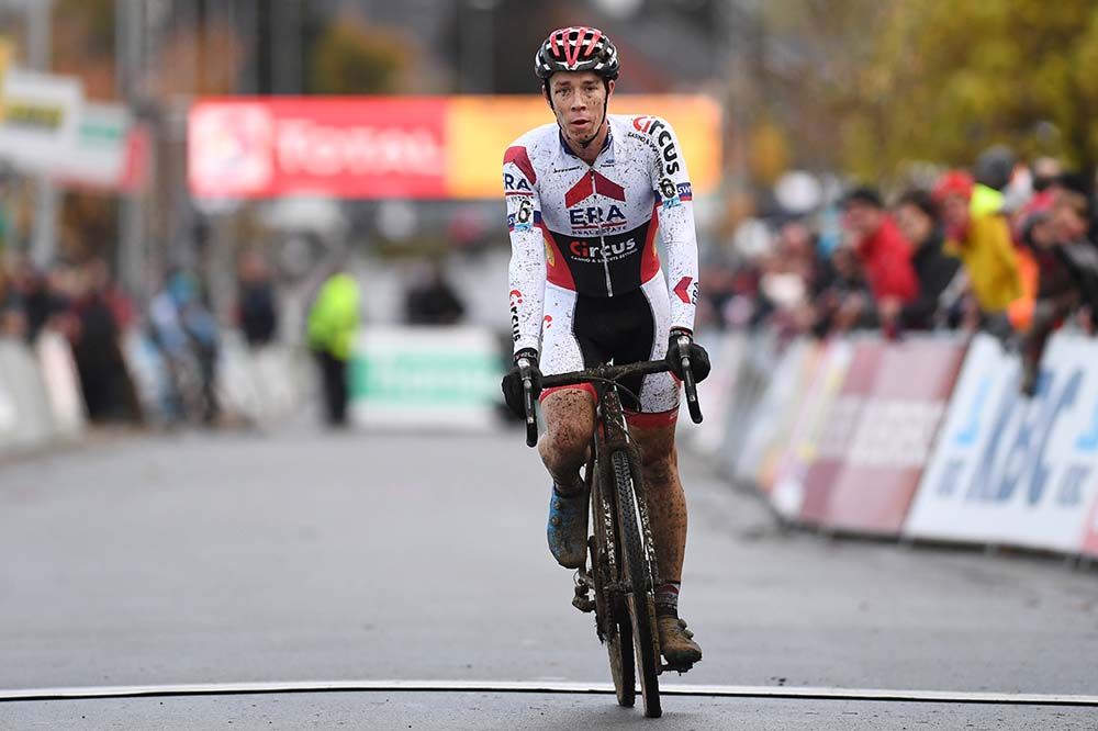 Laurens Sweeck (ERA-Circus) hits the line