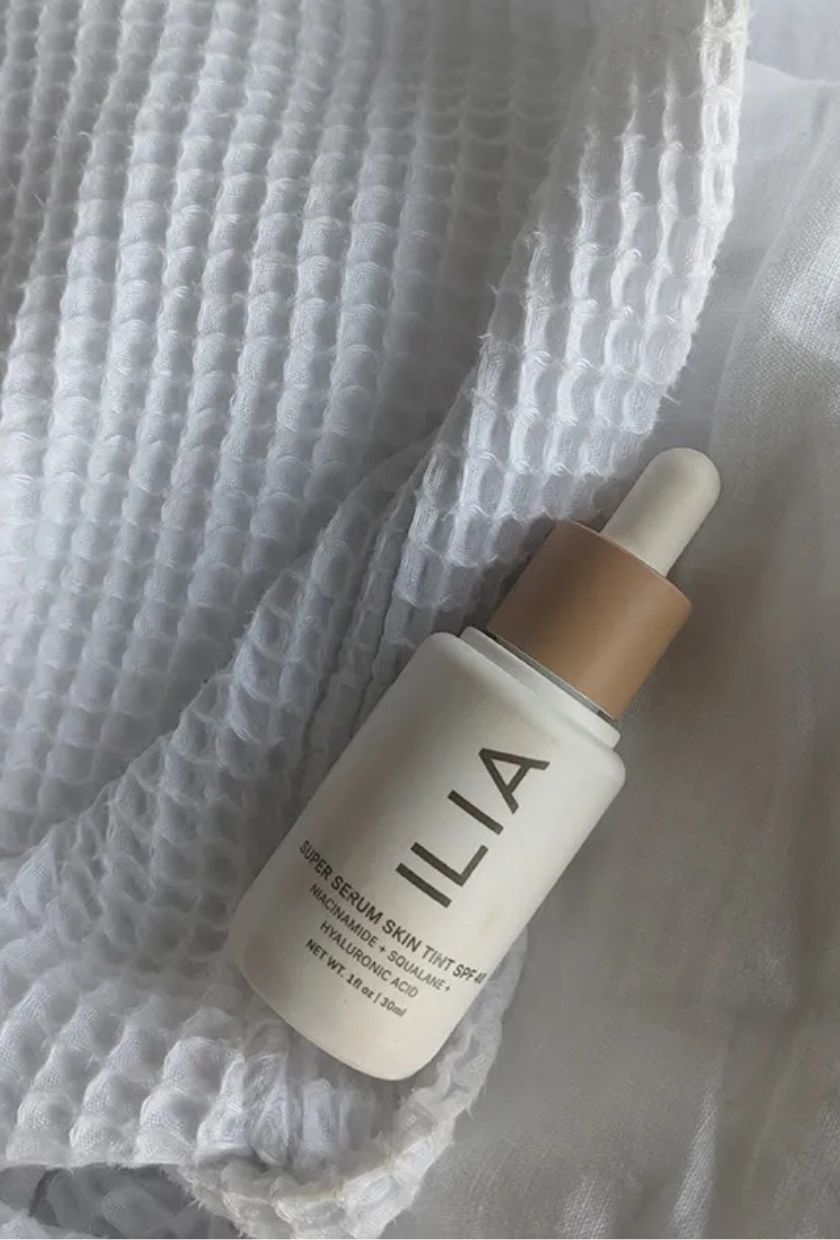 A photo of the Ilia Super Serum Skin Tint on a textured background