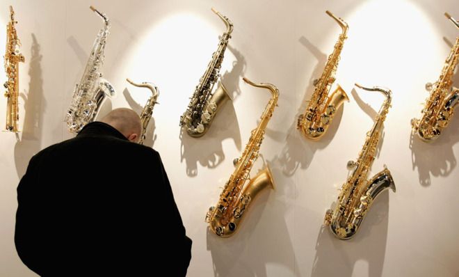 130 photos et images de Mini Saxophone - Getty Images