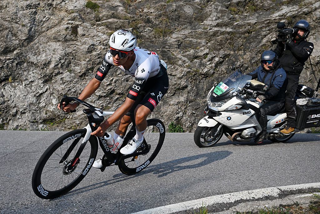 Giro del Veneto: Isaac del Toro solos to 16th win of season