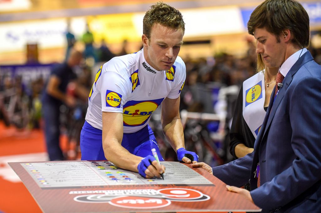 Iljo Keisse signs on for day 1