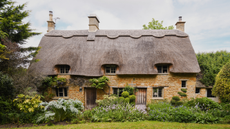 17th century thatched house in Oxfordshire