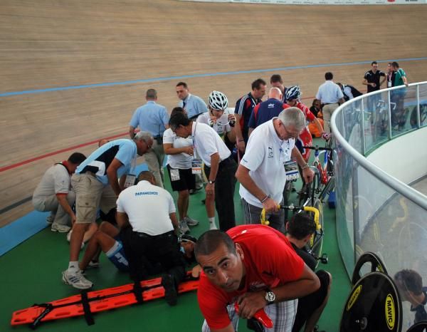 There was a terrible crash in the women's omnium qualifying heat