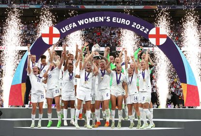 Access to football for women: the Lionesses celebrating their win