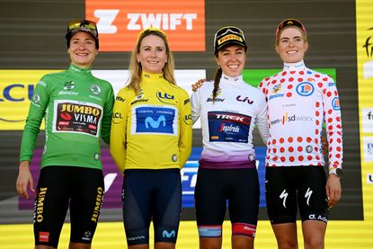 Tour de France Femmes podium- jerseys