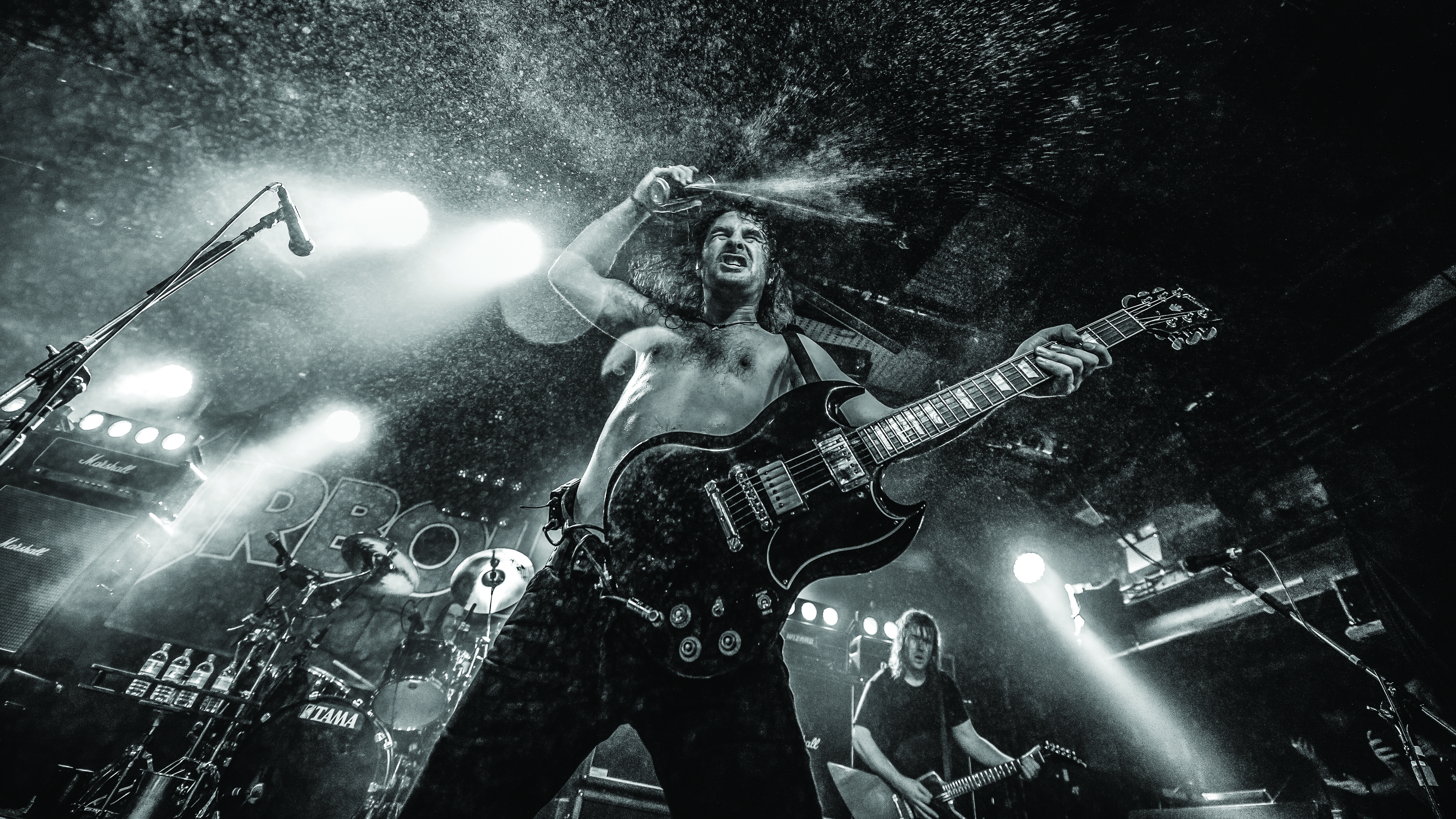 Joel O&#039;Keeffe with Airbourne live in Belfast 2016