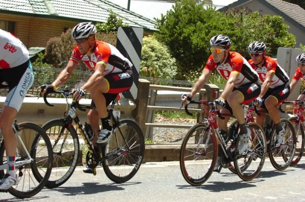 Lance Armstrong leads his RadioShack teammates through the peloton