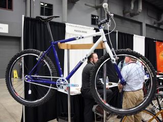 This Peacock Groove mountain bike featured a dice theme and was definitely Midwest-friendly with its singlespeed drivetrain and rim brakes - and yes, that's Peacock Groove builder Eric Noren in the background in a suit and tie.