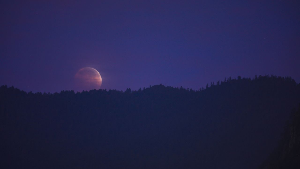 The total lunar eclipse of May 26, 2021, seen over Mexico City.
