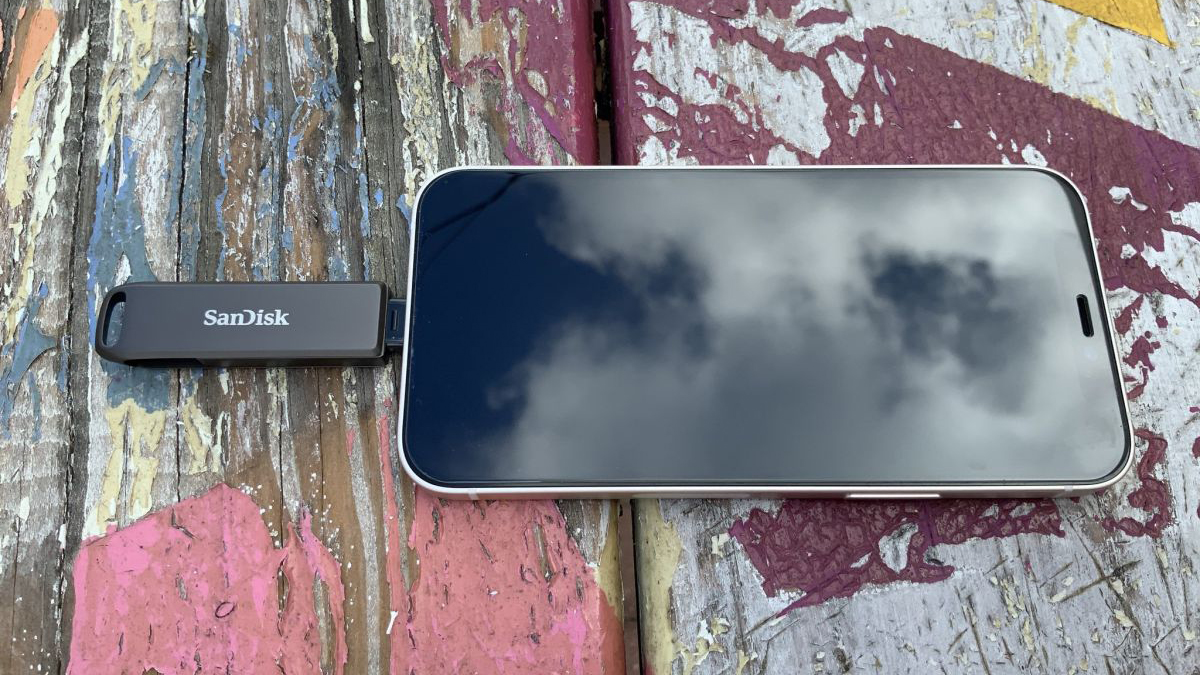 Best iPhone Flash Drives: PNY Duo Link & Sandisk iXpand Luxe