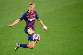Barcelona's Frenkie de Jong in action against Napoli in the Champions League in August 2020 with a bandaged left hand after being stung by a bee.