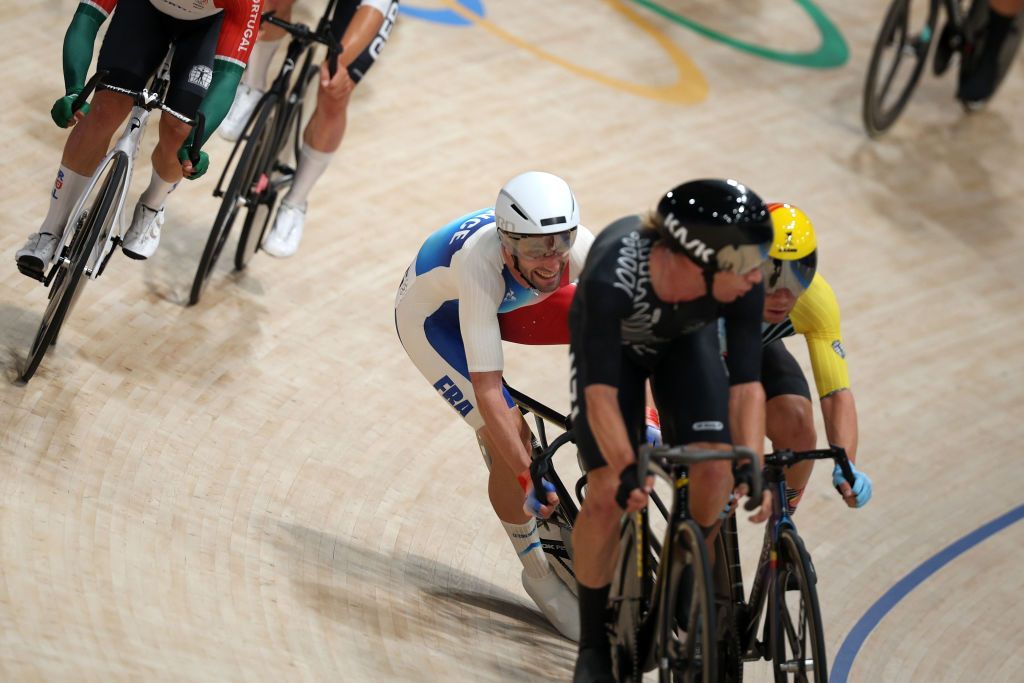 PARIS FRANCE AUGUST 08 Gold medalist Benjamin Thomas of Team France L crashes during the Mens Omnium Points Race 44 on day thirteen of the Olympic Games Paris 2024 at SaintQuentinenYvelines Velodrome on August 08 2024 in Paris France Photo by Jared C TiltonGetty Images