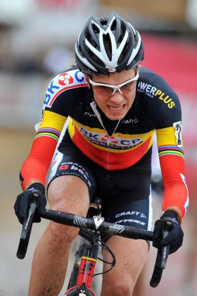 Niels Albert chases