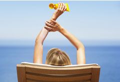 Factor 15 sunscreen not enough to prevent cancer, expert warns