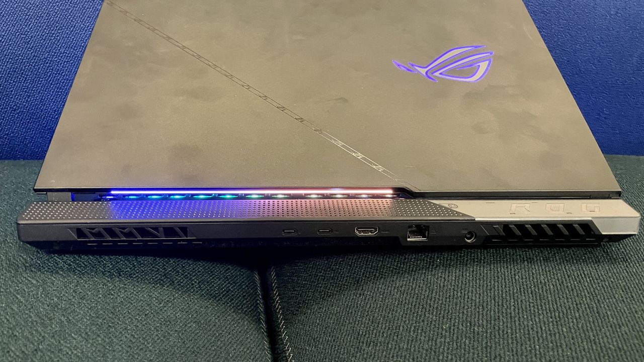 Asus ROG Strix Scar 17 (2022) G733Z