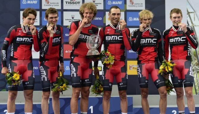 BMC show off their medals after winning the men's TTT at Worlds