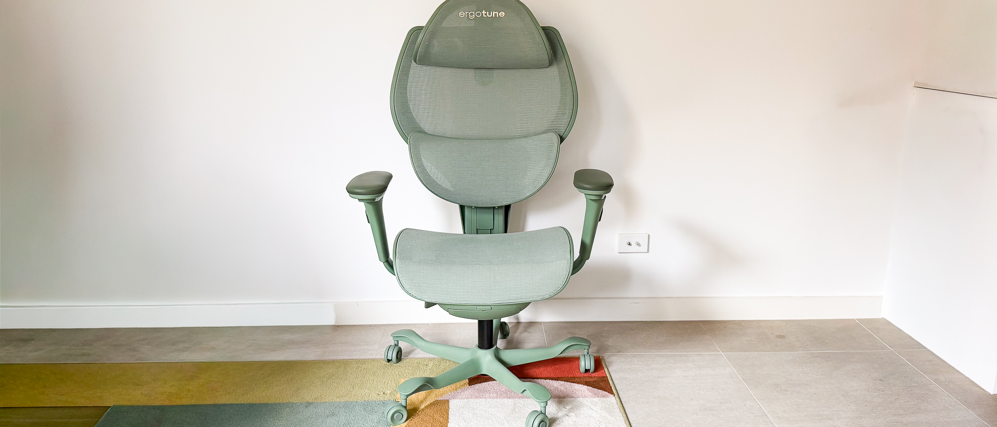 A green ErgoTune Vesby office chair again a white wall