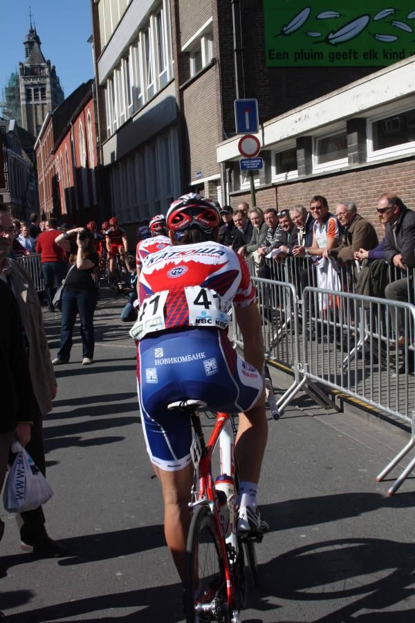 Katusha ride to sign on.