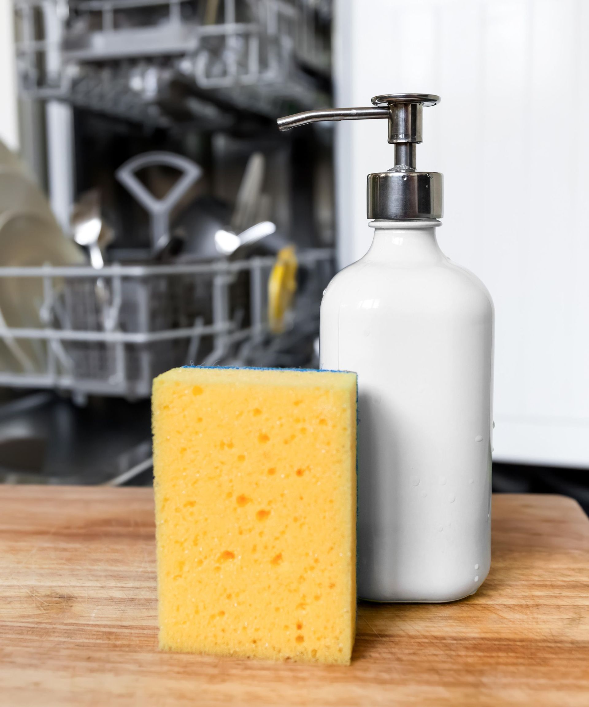 can-you-put-dish-soap-in-the-dishwasher-experts-explain