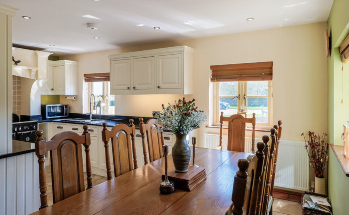 Country kitchen in Lincolnshire house