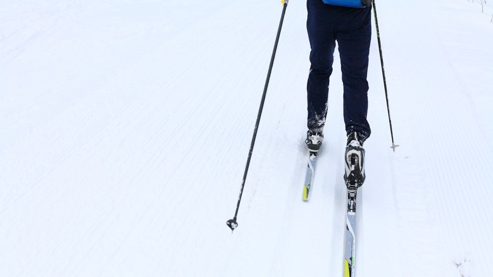 Types of cross country ski bindings choose the right pair Advnture