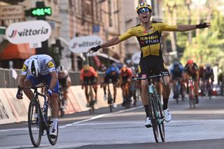 Elite men - Stuyven surges on run-in to win Milan-San Remo