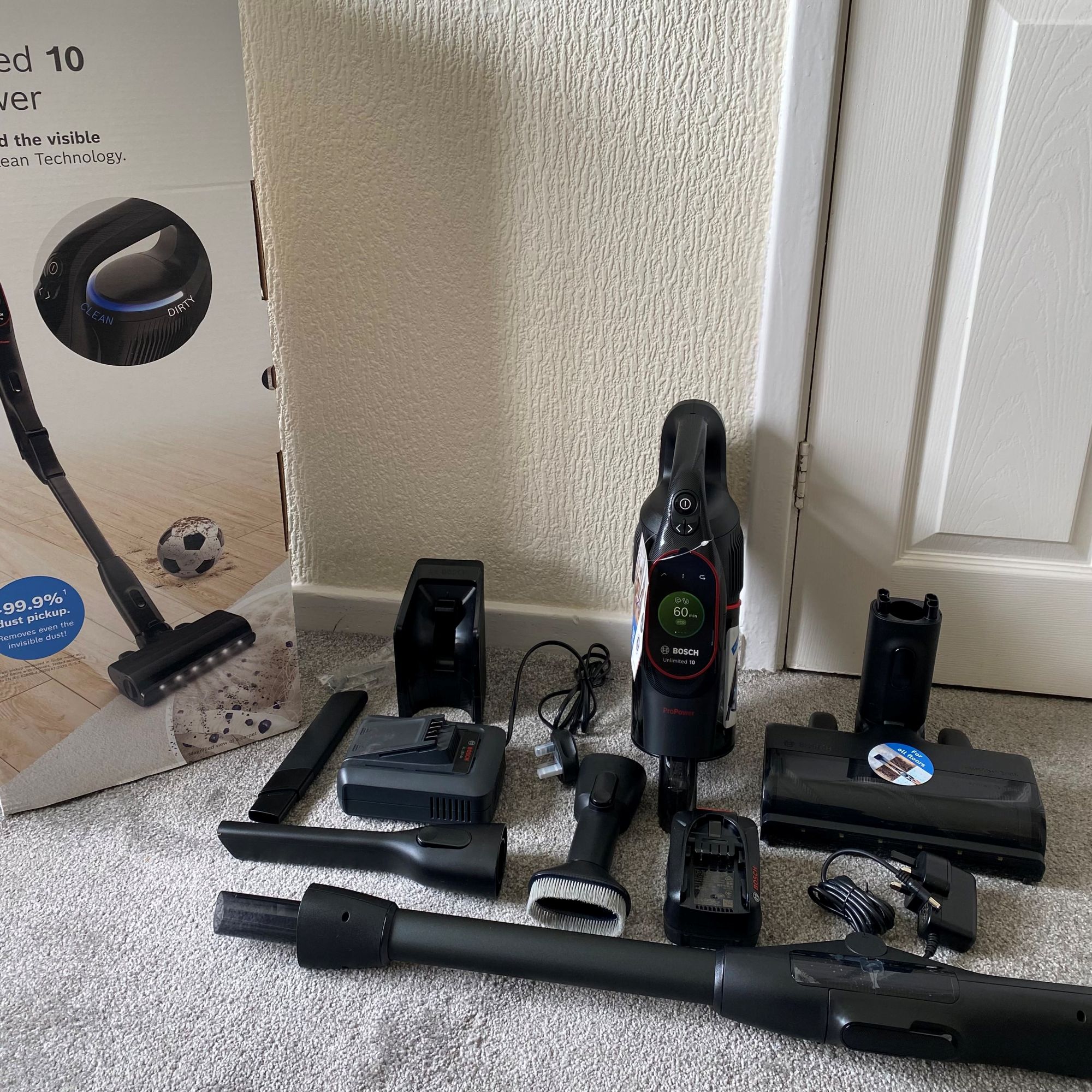 Bosch Unlimited 10 ProPower Cordless Vacuum components out of box