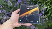 The Honor Magic V6.