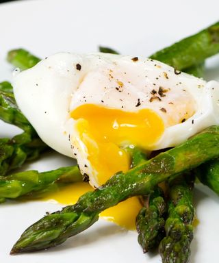 Poached eggs made in microwave with asparagus