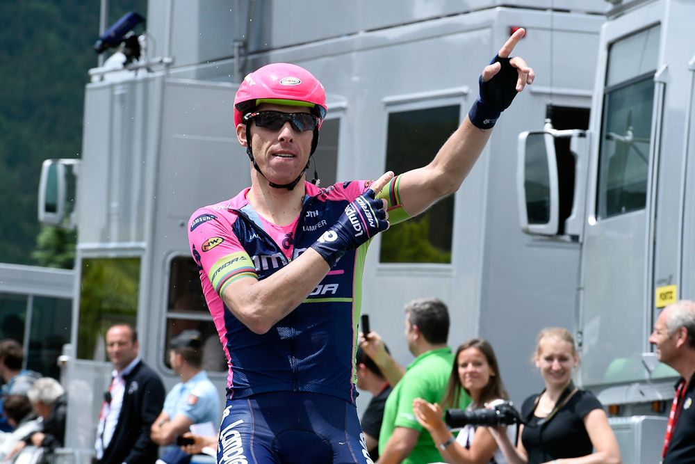 Rui Costa (Lampre-Merida) takes the stage 6 win.