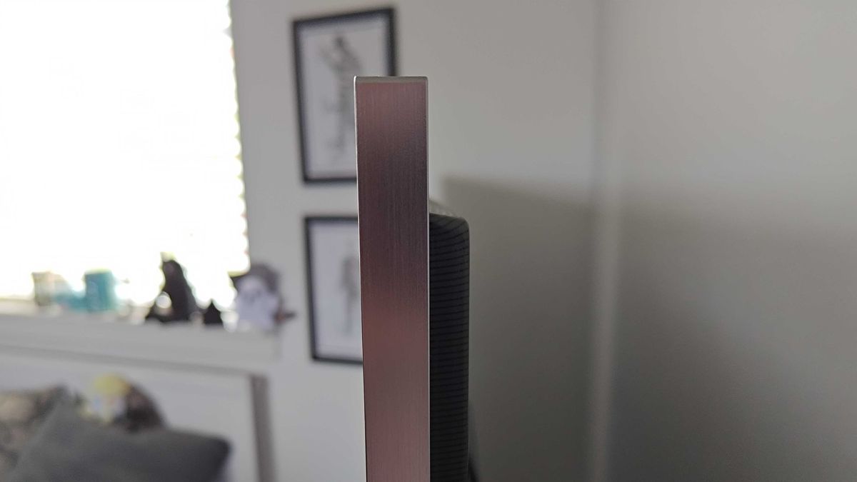 Side view of LG OLED G4