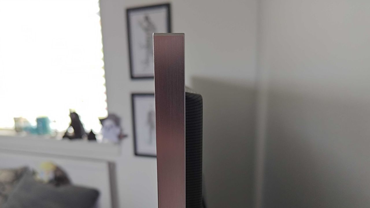 Side view of LG OLED G4