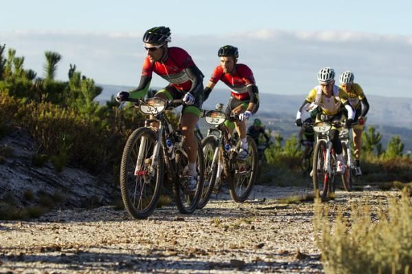 Kevin Evans &amp; David George of Team 360Life lead Burry Stander and Christoph Sauser of Songo-36One-Specialized